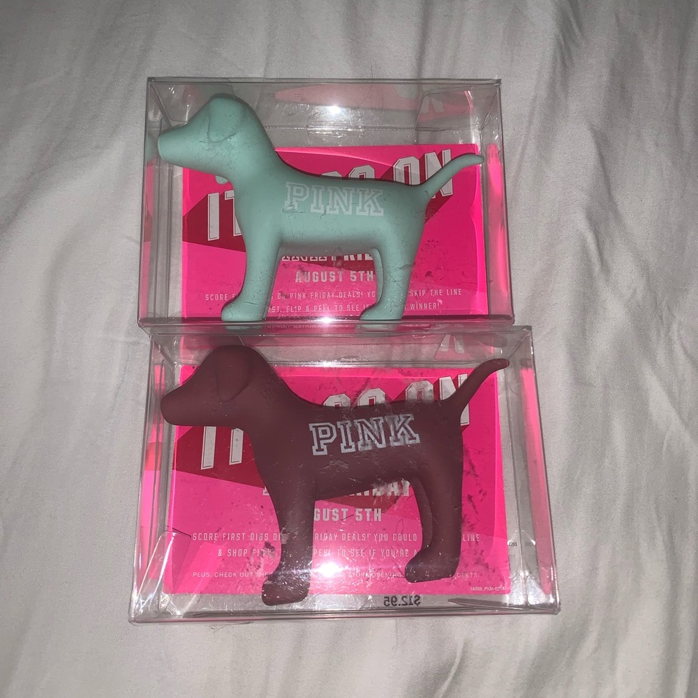Vs pink dogs